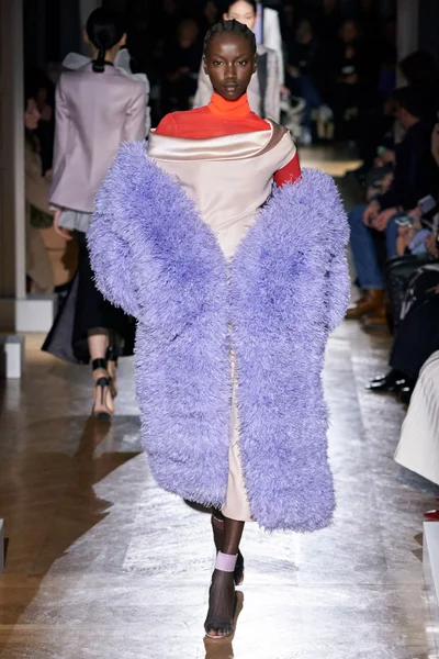 Look 28